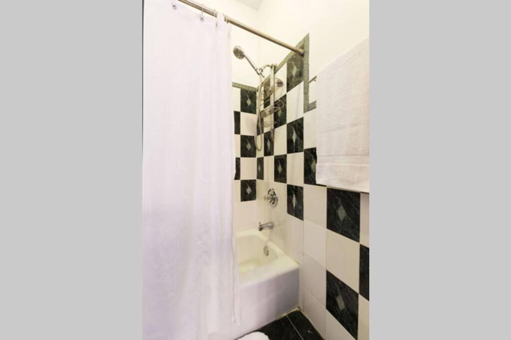 4 Bedroom Nyc Apartment Нью-Йорк Экстерьер фото